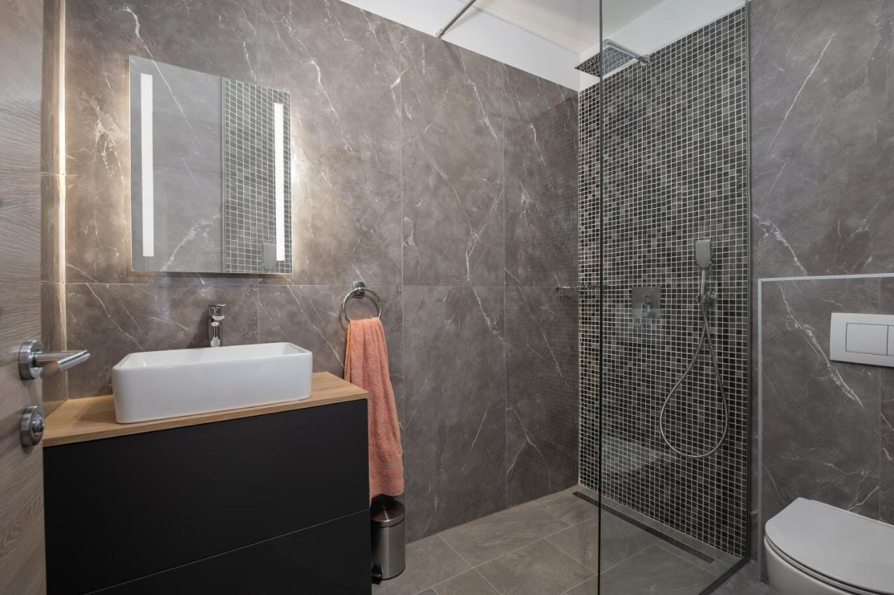 Green Luxury II With Heated Pool, Jacuzzi & Sauna Ruzici  エクステリア 写真